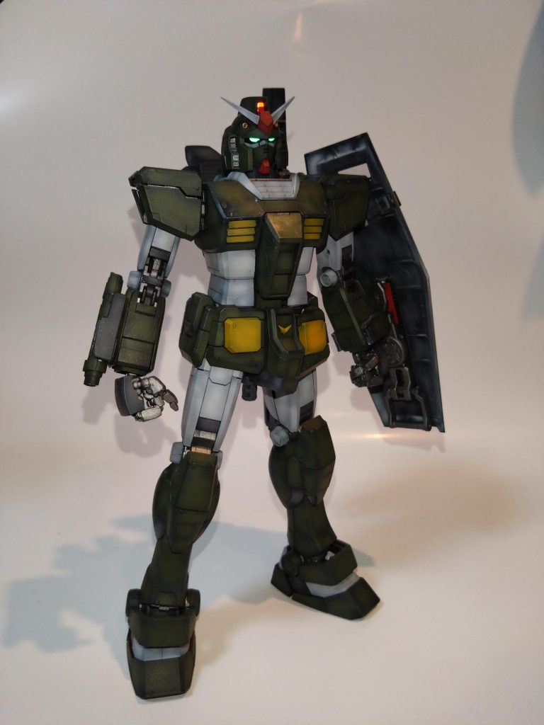 外装を貼り付ける前の素体になります。       フルアーマーカラーのデザインを参考に塗装しました