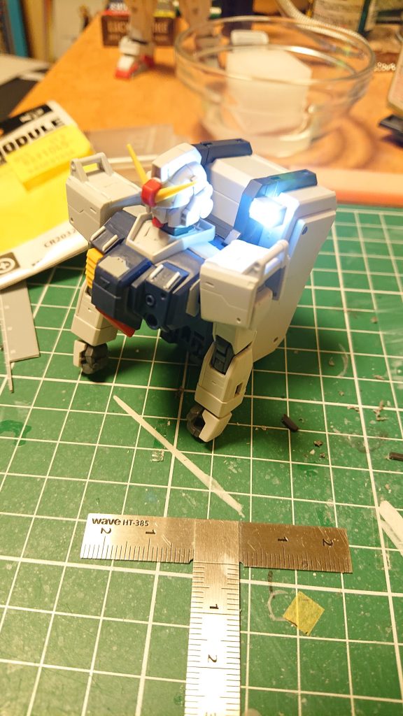 コンテナからフレームを通して配線してうまくいきました。