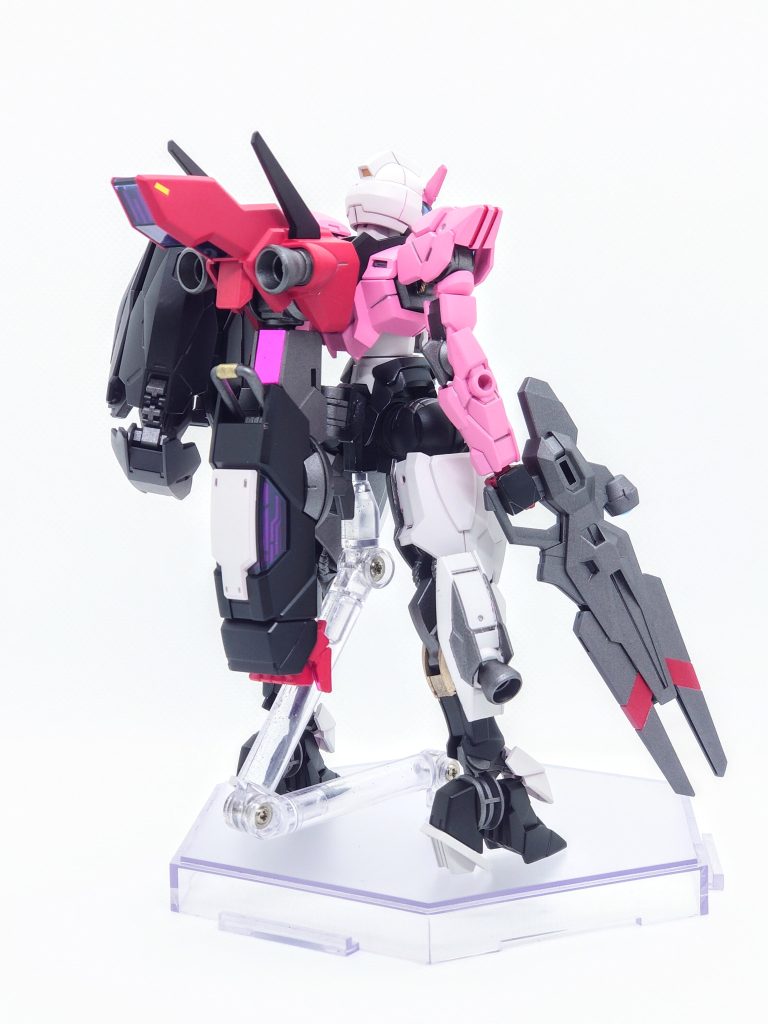 背面虎の手は肩、ヒジを可動化しています。