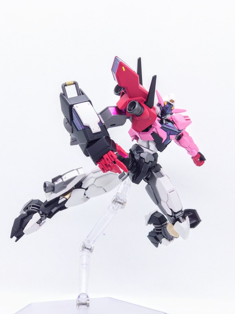 虎の手虎の手は右肩から換装して大型腕として使用出来ます。