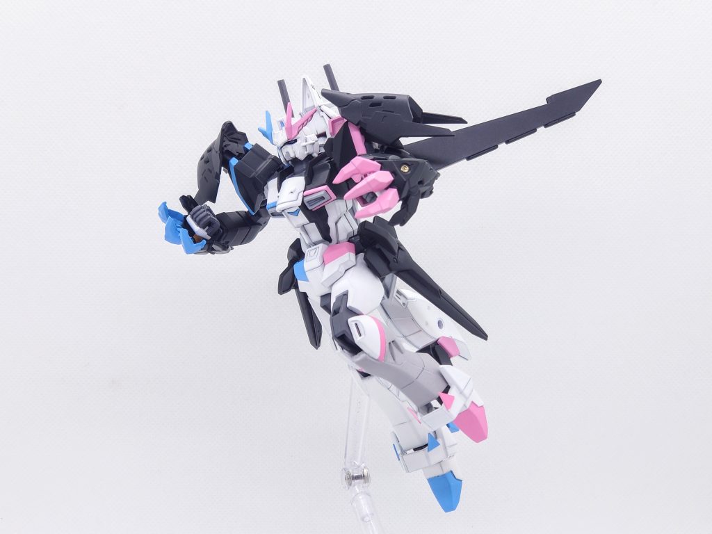 クロー衣装に付いているクローを模した装備。シールドを肩部に装備し、展開することで使用出来ます。