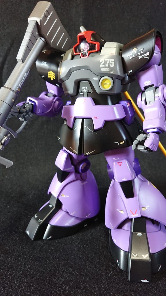 曲面をなだらかにする為に全体をスポンジヤスリで磨いてます。