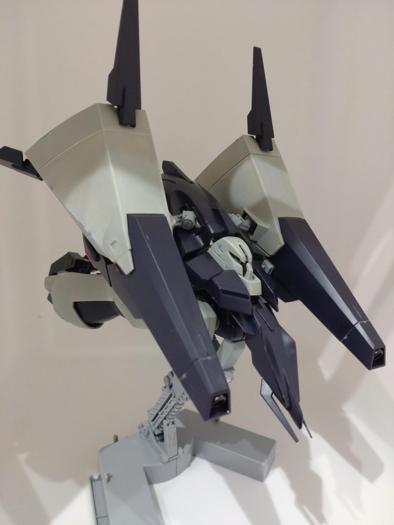 いつものランナー塗装でつなぎ目も消さずパチ組みです一度MAに変形させましたが思ったより好みではないのでＭＳ形態で並んでもらいましょう