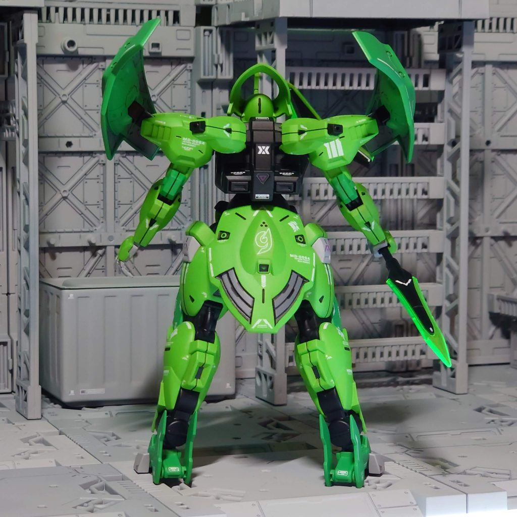 背面。グエル先輩のパーソナルマークも綺麗にハマりました。デカールは水星の魔女汎用+ハイキューパーツ+某オクのヤツを併用しております。