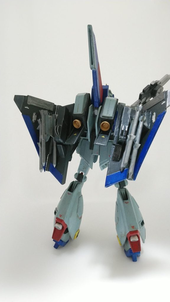 バックショット!形状はマークⅡのフライングアーマーを参考にしてみました。モビルスーツ形態だとウイングがどことなくトランスフォーマーのスターなスクリームな人そつくり✨連邦軍のニューリーダーはこの俺だ!🛬