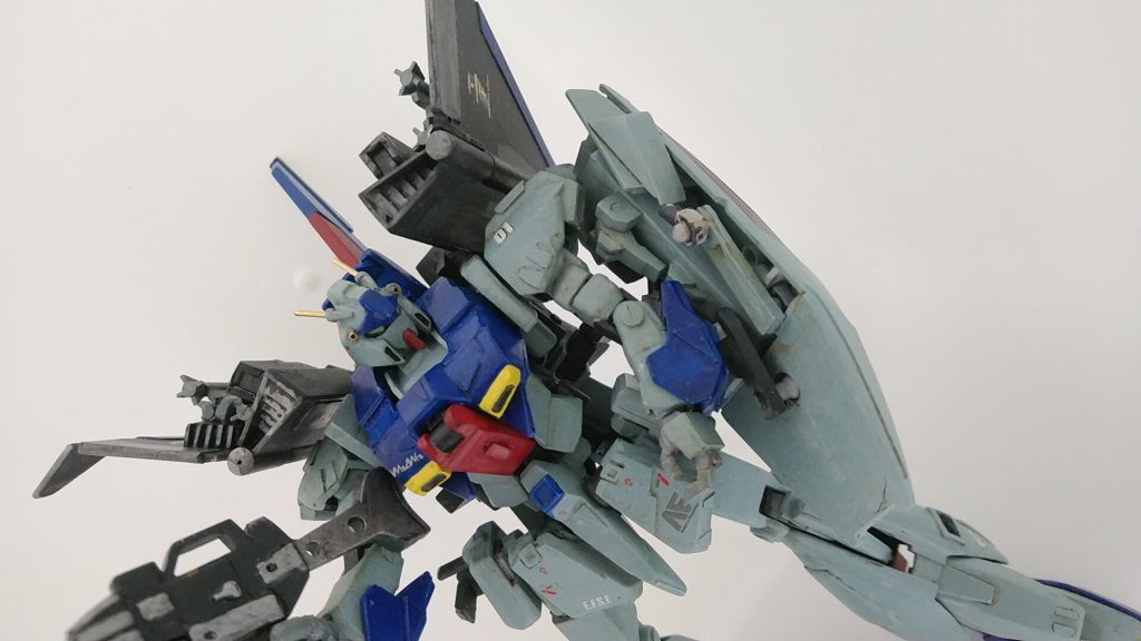 本当は旧キットのゼータガンダムでやりたかったけど、ゲットできなかったのでそっくりなリ・ガズィを改造しちゃいました。オリジナル可変機作るのホントに大変でした、パーツ作ってはやり直しの連続。メインでやってる人本当に尊敬します最後まで見ていただいてありがとうございました😄