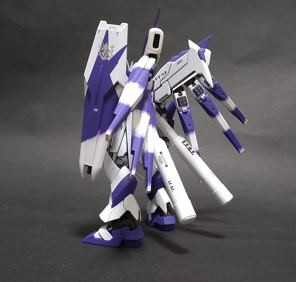 その後HGUCが出た時は嬉しかったですよ。だって旧MGに比べてかなーり旧設定画に寄ってましたからね。とはいえ旧設定画版にすぐ加工できるかといえばそんな簡単にはできない訳でして。