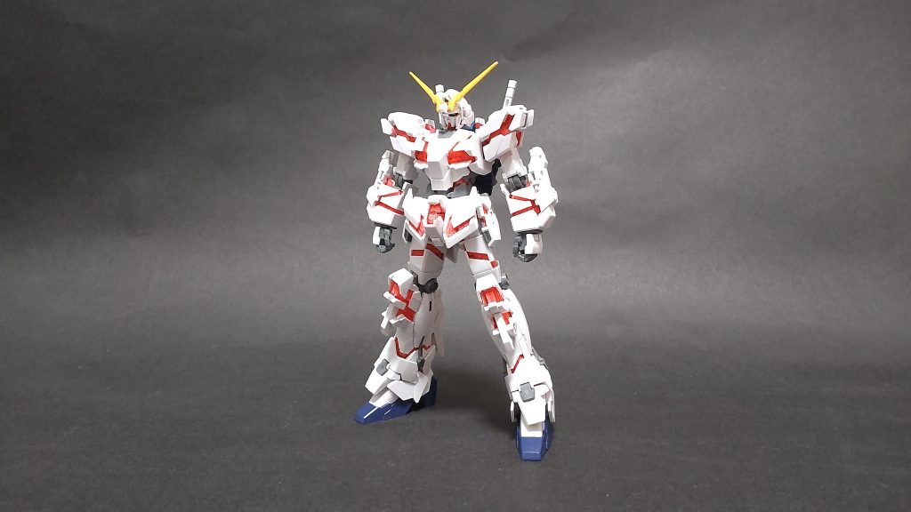 それがこちら、HGUCユニコーンガンダム。んー...。