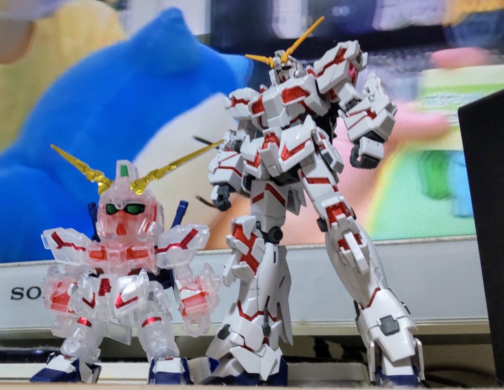 とりあえず居間のテレビ台にムッスメ作のSDユニコーンがあったので記念にパシャリ。そして速攻でヨッメに叱られたので即時解散。ですよね、TV見えにくくなるし。今回の実験では「言われてみればなんとなく違うかもだけどだいたい同じ」ってのが個人的な感想でした。ああでも発色は良くなった気もするかな?ちょっとだけど。一応バンシィがボディ色の関係で一番効果的らしいので気が向いたらリベンジするかもです。