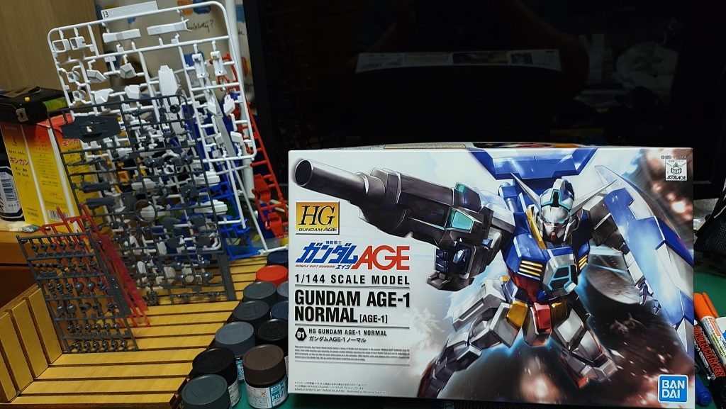 ボックスとランナー。パーツ数は少ないです。