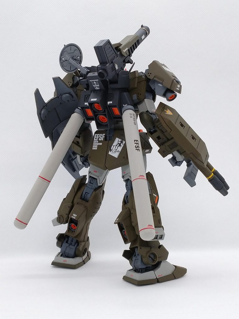 板状のスタビレーター？はオーソドックスなタンクに変更。スカートは大判デカール貼るスペース確保の為余剰部品の大きいものにしました。 