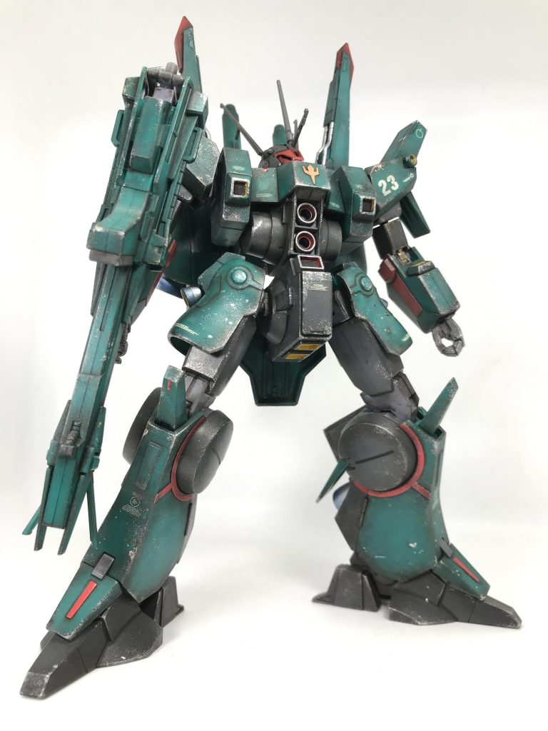 作業工程は…無塗装パチ組→デカール貼り→つや消しスプレー→成形色を活かしたウェザリング→6〜7年程放置→ウェザリング追加とバーニアのみシルバー塗装付属のシールはモノアイ以外は使用してたような？