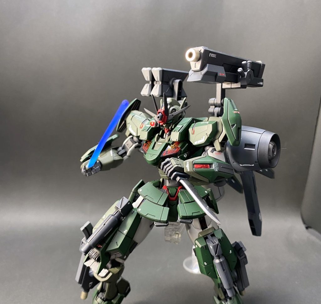 ナイフとビームサーベルです。