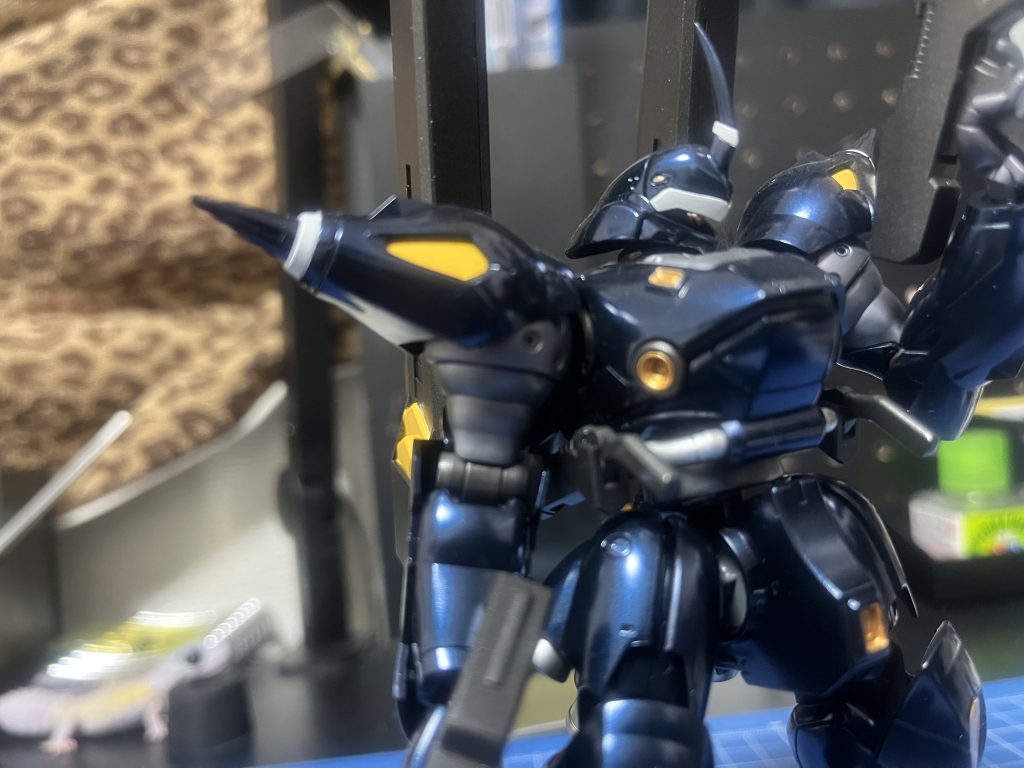 頭部バルカン、モノアイはメタルパーツ化してます