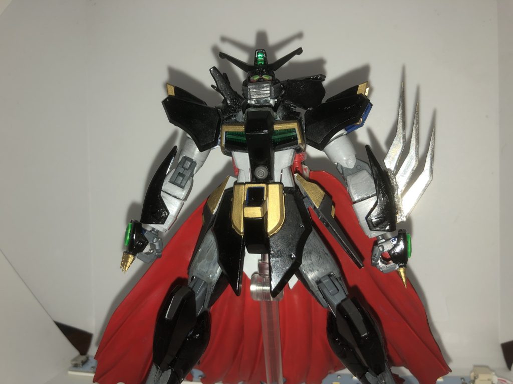 接着剤をフル活用していろんなパーツを無理やりくっつけたので可動範囲はまぁまぁ犠牲になりつつあります。