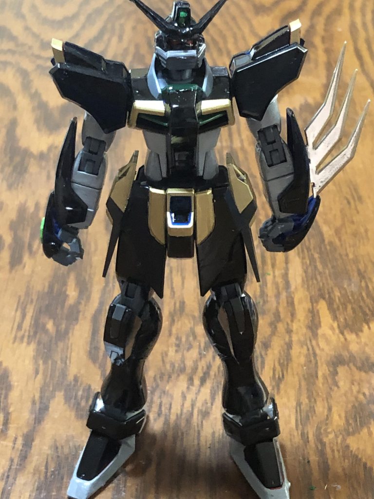 最初はただ塗っただけに近い状態でした。配色はミニプラの方を見ながらそれっぽくなるように考えてやってみました。