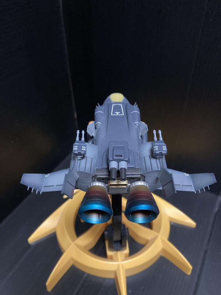 大型の主砲はボールジョイントで後方に可動します😊