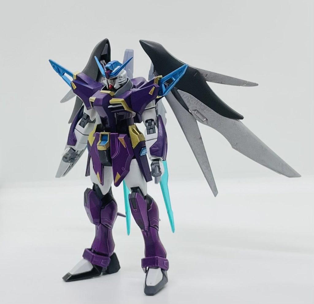 積んでいたデスティニーをベースに作成。カラーと装備が変更されています。