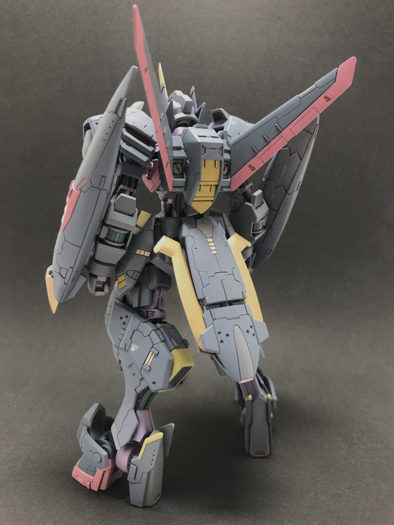 後ろから一枚 羽や盾をまんまくっ付けただけですが わりと上手く馴染んだかなぁと思います