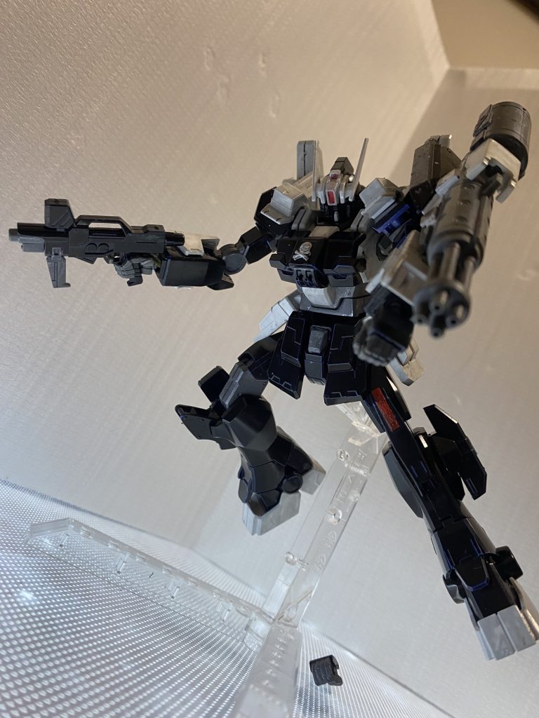 シールドガトリングには元々付属していたシールドと「デミトレーナー用拡張キット」からガトリングのパーツを組み合わせて製作しました。