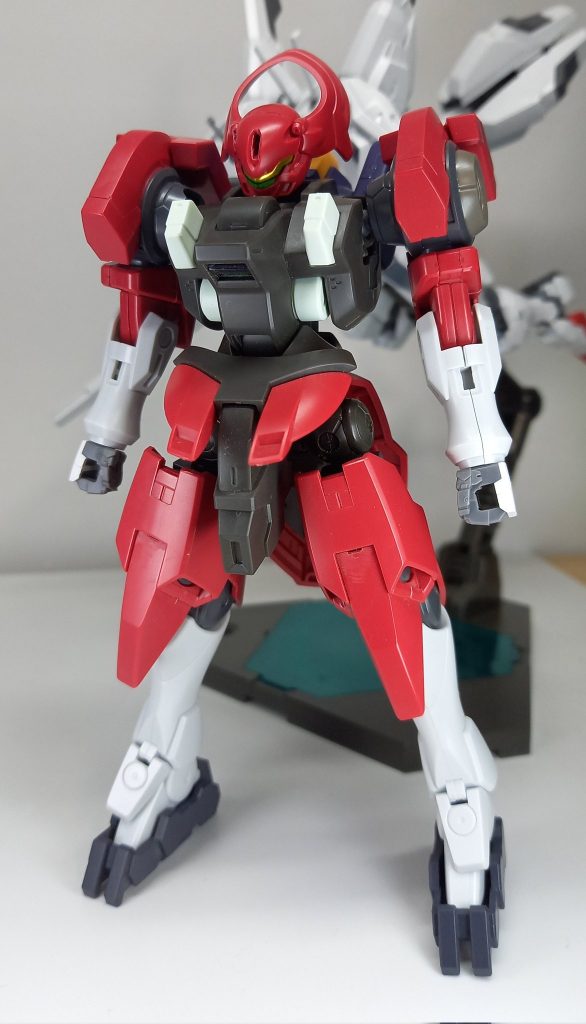 これでいじろう!と決めた時がこんな感じ。配色は全部赤にしようと思ったのですが、意外とこの配色が好きでこのまま採用しました。一番ネックだったは頭部アンテナをどうするかでした。