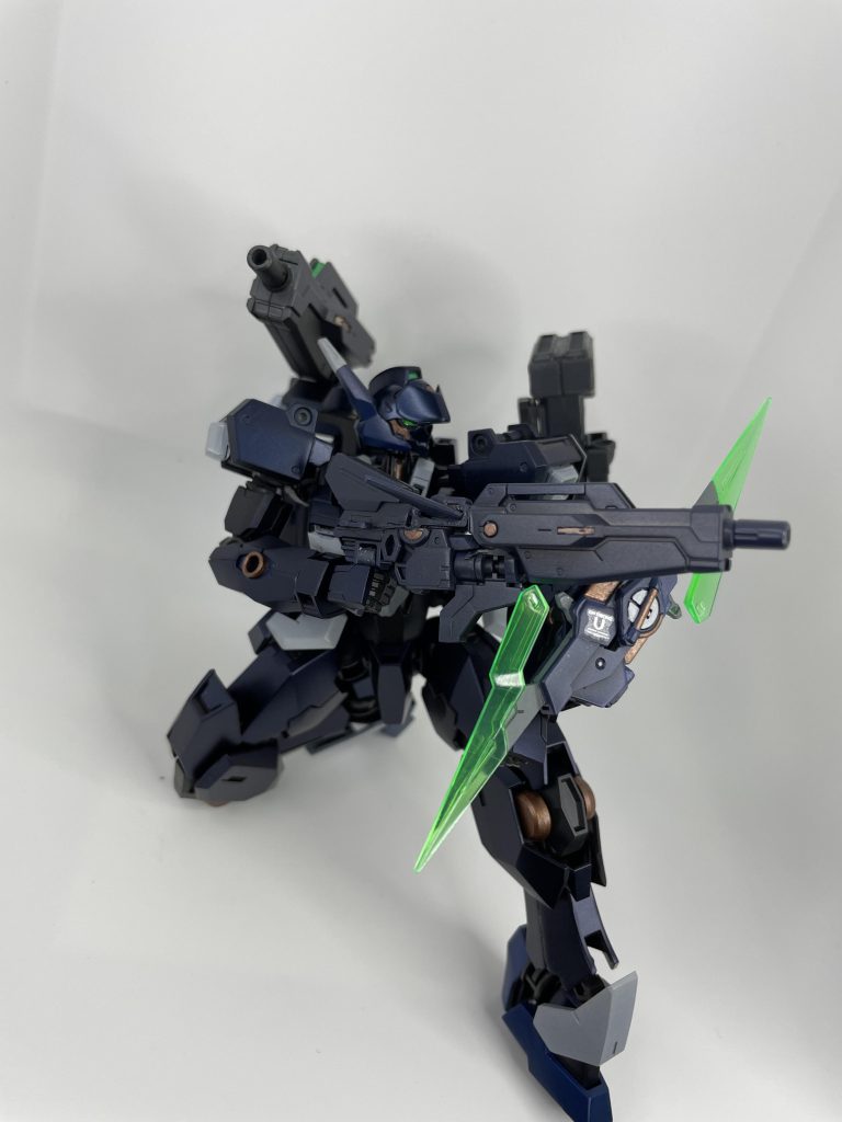 F91のヘビーガンみたいに回転させれば盾としても使えるのではないかと。これは間違った使いかた。まだ制作途中のパーツがあるのでそれができたらまたアップします。