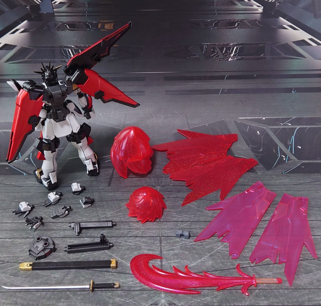 付属品一式。余剰となるカミキバーニングガンダムのバックパックもついでに塗装しておきました。■塗装レシピ白:黒サフ→シルバーリーフ→ベースホワイト→つや消し白(成型色赤のパーツ):黒サフ→シャインシルバー→ベースホワイト→つや消し黒:黒サフ→メタリックブラック→光沢金:黒サフ→ゴールド→光沢赤:黒サフ→シルバーリーフ→メタリックレッド→光沢関節類グレー:黒サフ→ブライトガンメタル→つや消し刀柄:黒サフエフェクト類:クリアレッド→ラメフレーク→光沢頭部センサー類:キット付属シールを使用肩、帯文字デカール:市販の漢字デカールを使用その他部分塗装、墨入れ:ガンダムマーカー各種(光沢パーツは墨入れ無し)