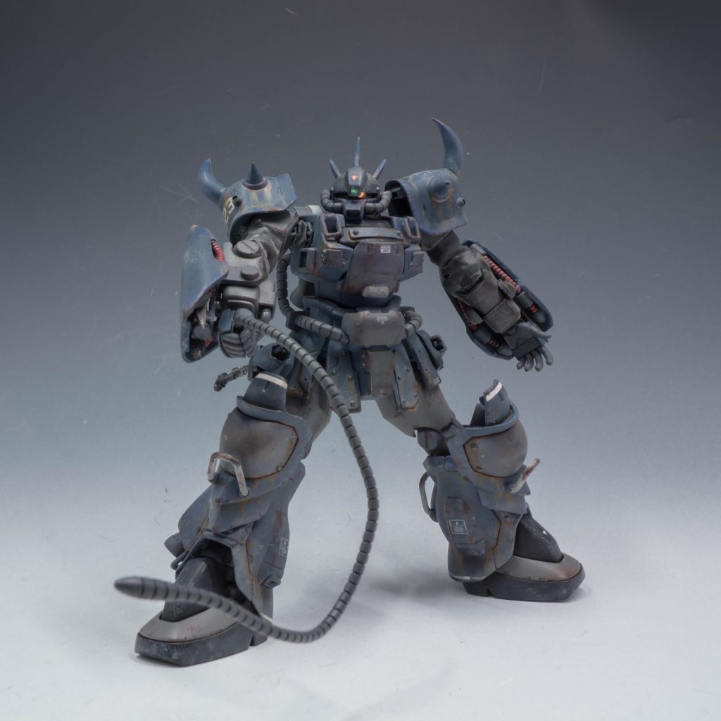 ヒートロッドも、グフカスタムのワイヤー式ではなく、より破壊力があり、格闘戦に向いているグフB型のウィップタイプを採用している。