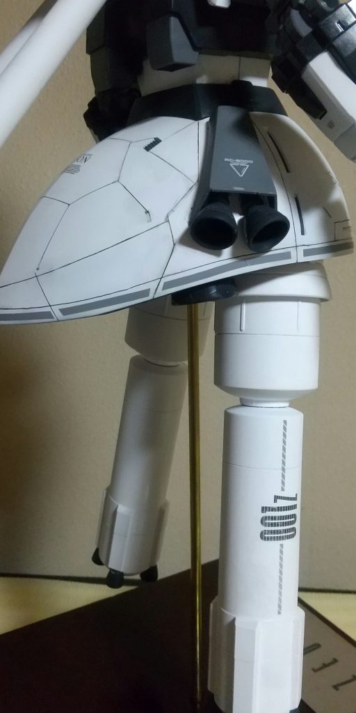 機動力を上げるためのバーニアをサイドに配置、カバーも制作しました。