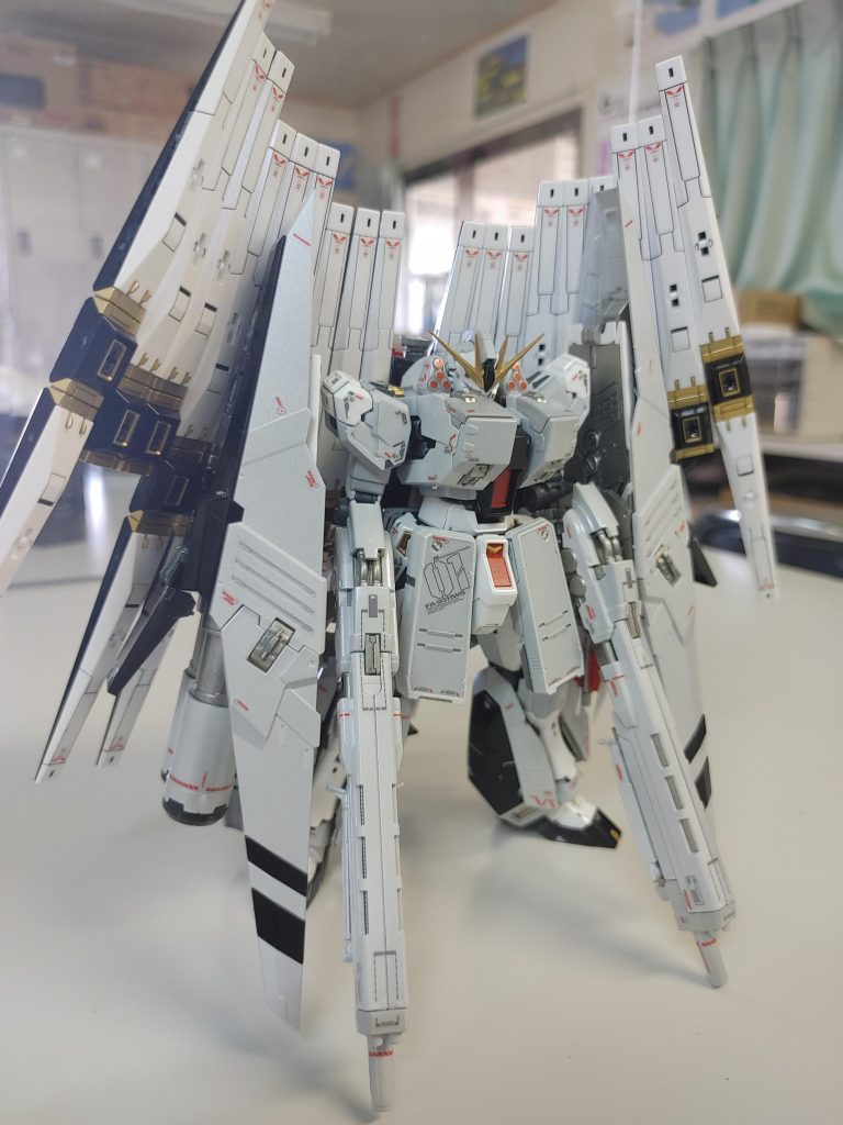 さすがに腰のフレームが背負い物の重量に負けて反り返ってしまいます