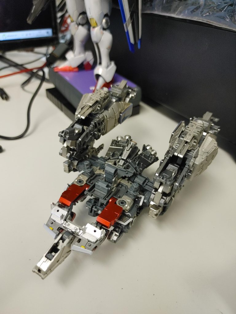 フレーム状態でも変形できて、且つカッコいいのは凄くスゴいと思います