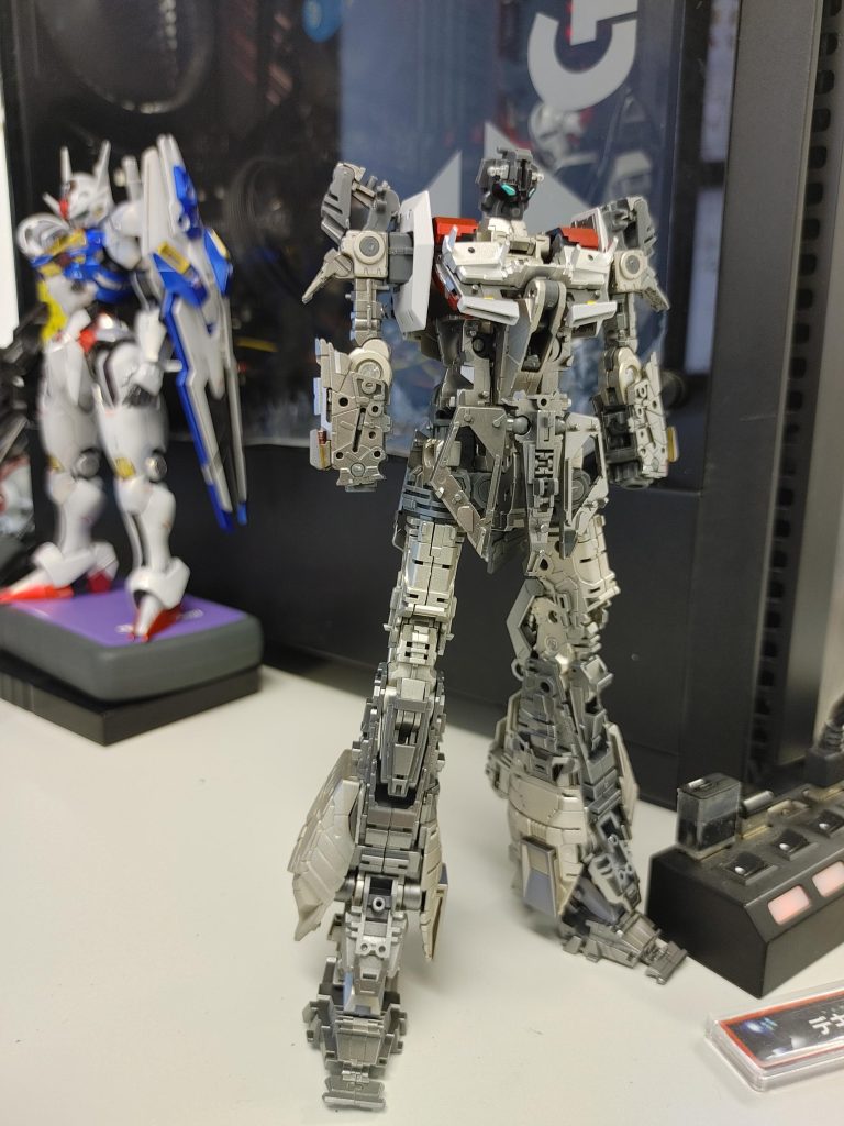 フレーム状態でもカッコいいので、外装着けるのも勿体無く感じました。