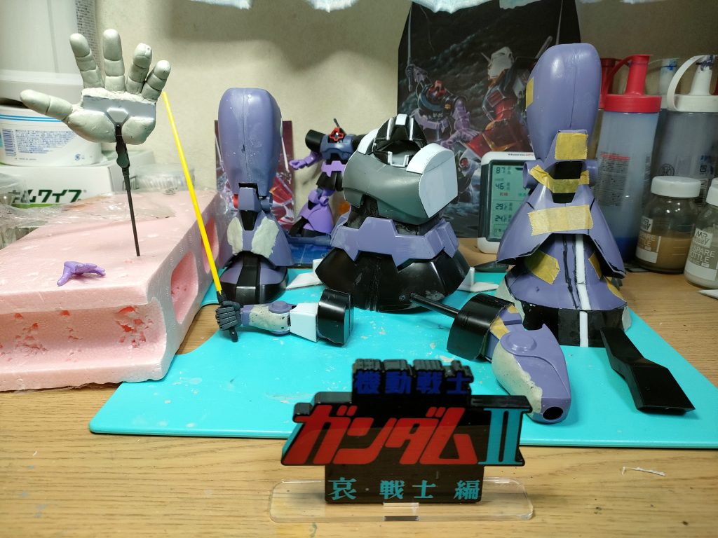 改造後。身体の左右でスケールを変えて遠近感を演出。パテはマジックスカルプを好んで使ってます。関節は固定。これまた林哲平先生の技法、3ミリ針金+パテ接続。とっても簡単に接続ができちゃいます。