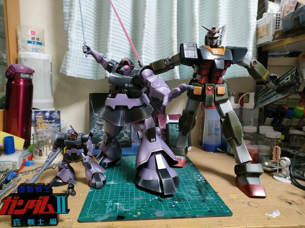 横並びのサイズ感1/550オルデガ機が豆粒のように見えますが、実は他がデカすぎるだけ、という目の錯覚。写真はデカール貼り付け途中