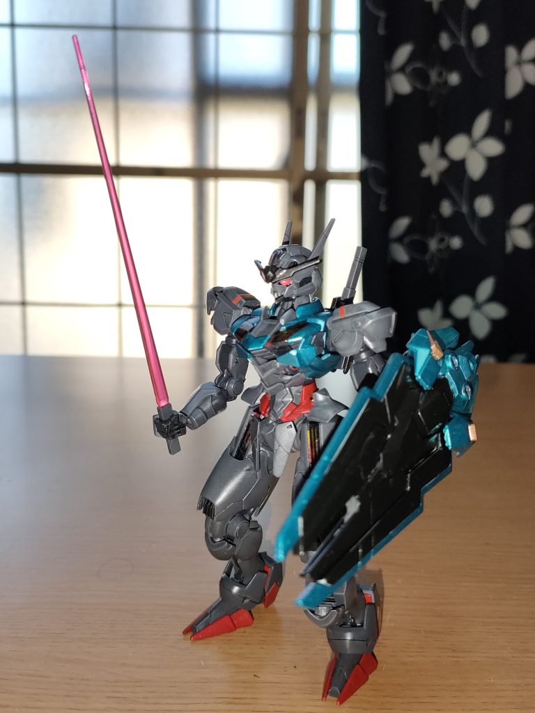 ビームサーベルは付属の青ではなくいつもの濃桃色にしました。