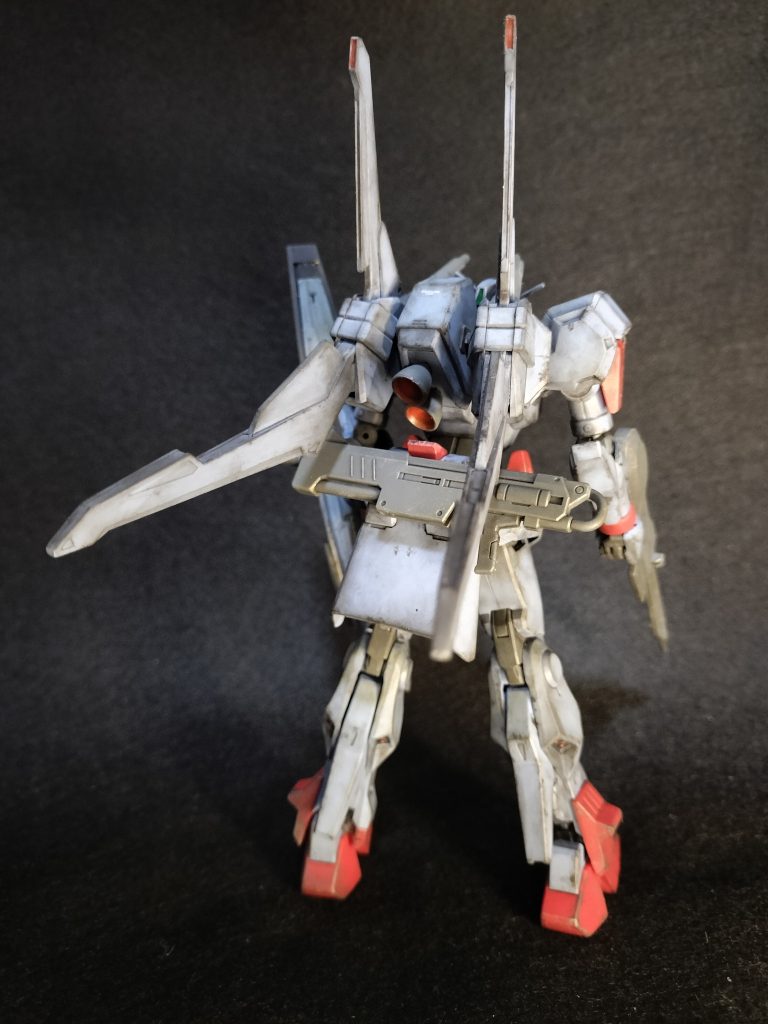 ⅯｋIII背部。バニアーを３基から２基に減らし、ビームサーベル取付け可動軸を付けず、直接バインダーにビームサーベルをつけました。これで横広なバックパックの見た目がシャープになりました。