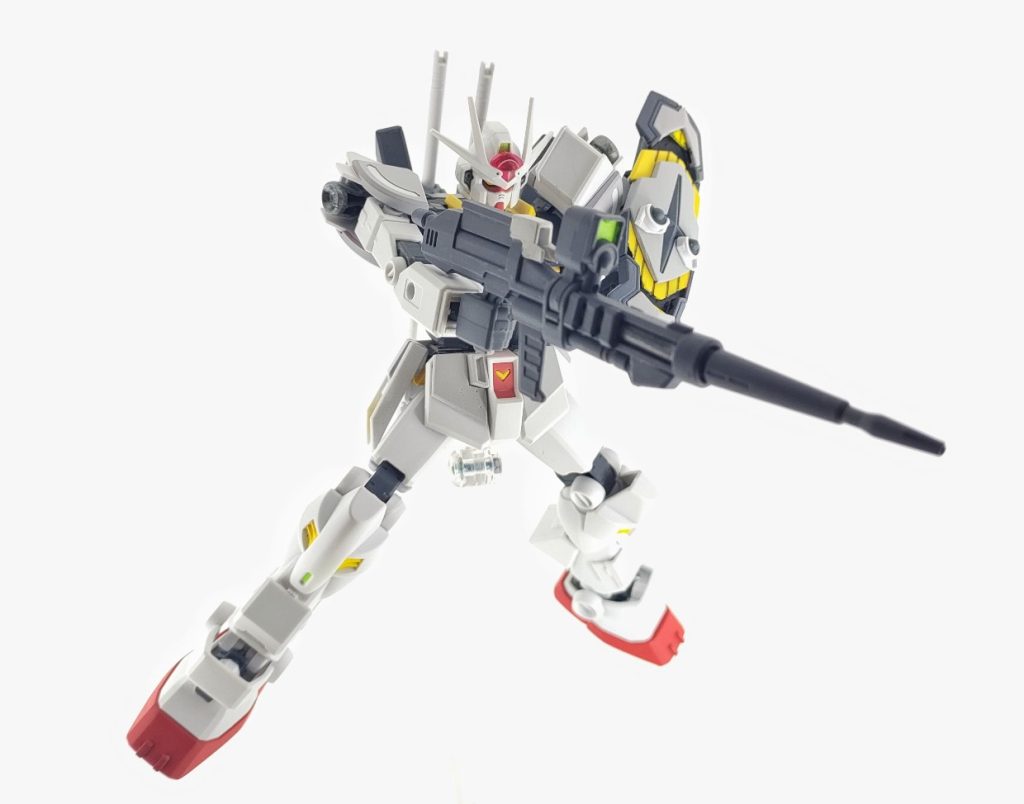 右腕には「ロングバレルビームラーライフル」ビームライフルを改造したことで射程と威力が伸びましたが、代わりに連射性能が低下しました。