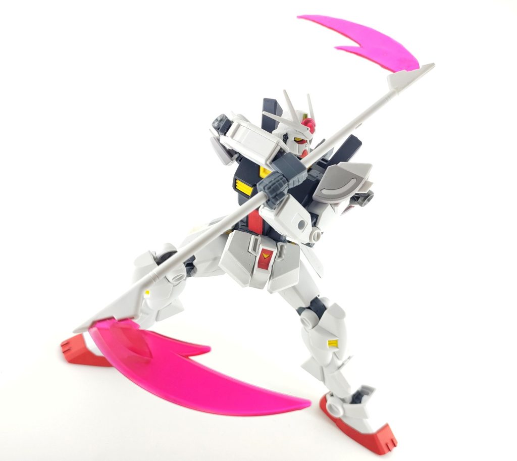 バックパックにマウントしている近接攻撃用武器「ファイアラーバトン」元のラーナギナタとビーム刃の出力方向を逆にして、その出力される勢いを利用してバトンのようにぐるぐる回し相手を攻撃します。物理攻撃です。