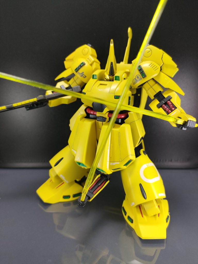 ビームソード十文字斬り下半身はほぼ動かん！