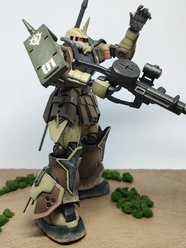 モノアイはHアイズに交換しました。特に加工はしてないですが、干渉せずに稼働出来るのは嬉しいですね。