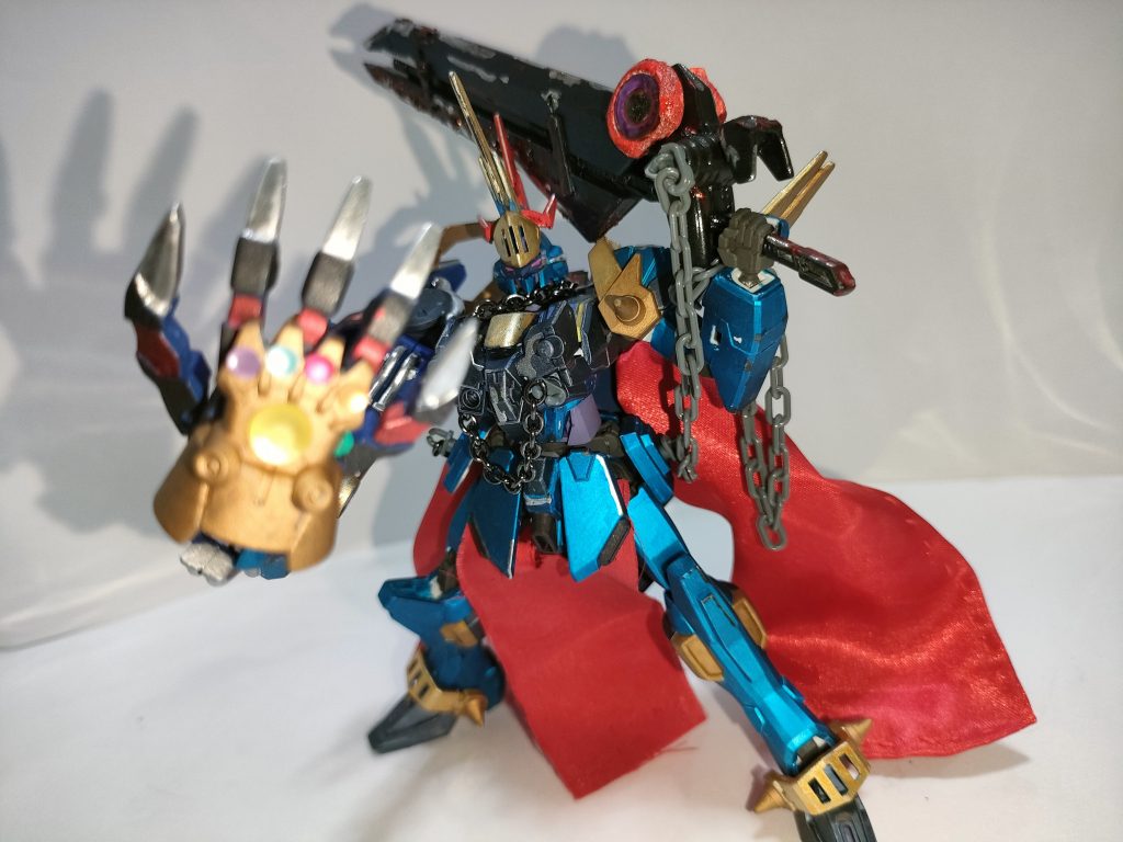 自身のさらなるパワーの上昇と、存在の維持を目的として、今日も戦場や国、街を襲い続け、いくつもの命を奪っていく。青き、無限鎧の悪夢はいつ終わるのか…誰かこの機体を破壊する者は、現れるのであろうか…。