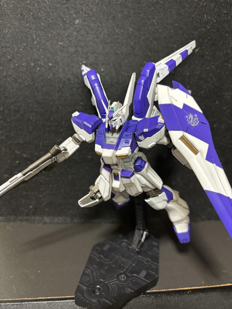 ファンネル、武器等はマスキング塗装しました