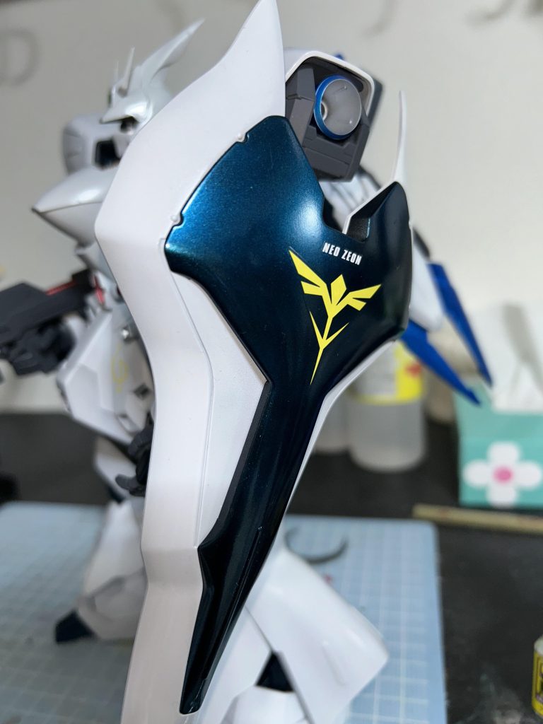 白 ガイアノーツサフ黒→ガイアノーツブライトシルバー→クレオス光沢白→ガイアノーツクリアホワイト+パール→光沢クリア黒 ガイアノーツサフ青→ガイアノーツプリズムブルーブラック→ガイアノーツクリアブルー+パールフレーム メカサフヘビィバーニア パイプ類 ガイアノーツサフ黒→ガイアノーツブライトシルバー→ガイアノーツパールブリリアントレッドorプライマリーメタリックブルー