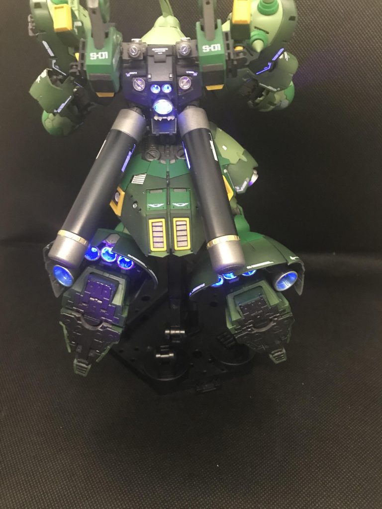 バーニア内部は蛍光塗料でライトアップ可能