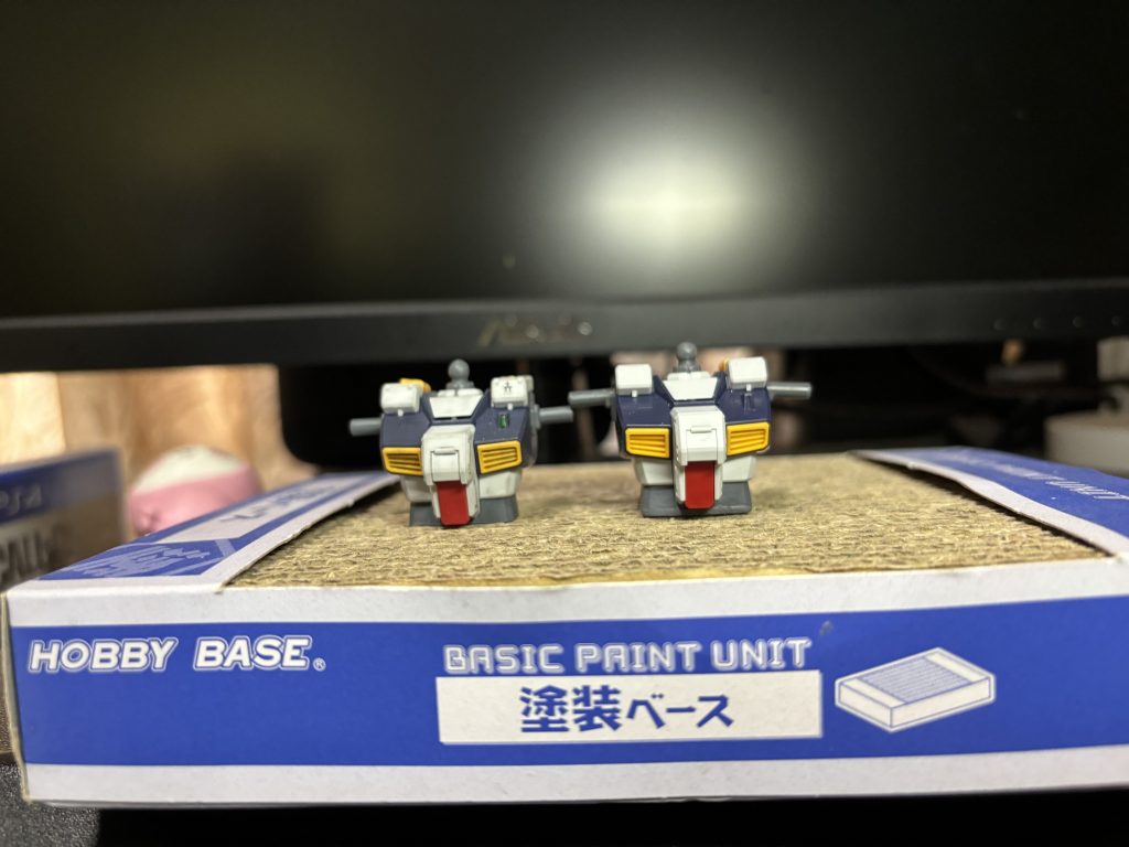 比較…②胴体をプラ板で1mm延長肩の取り付け位置を上げる為にジムカスタムのパーツを移植