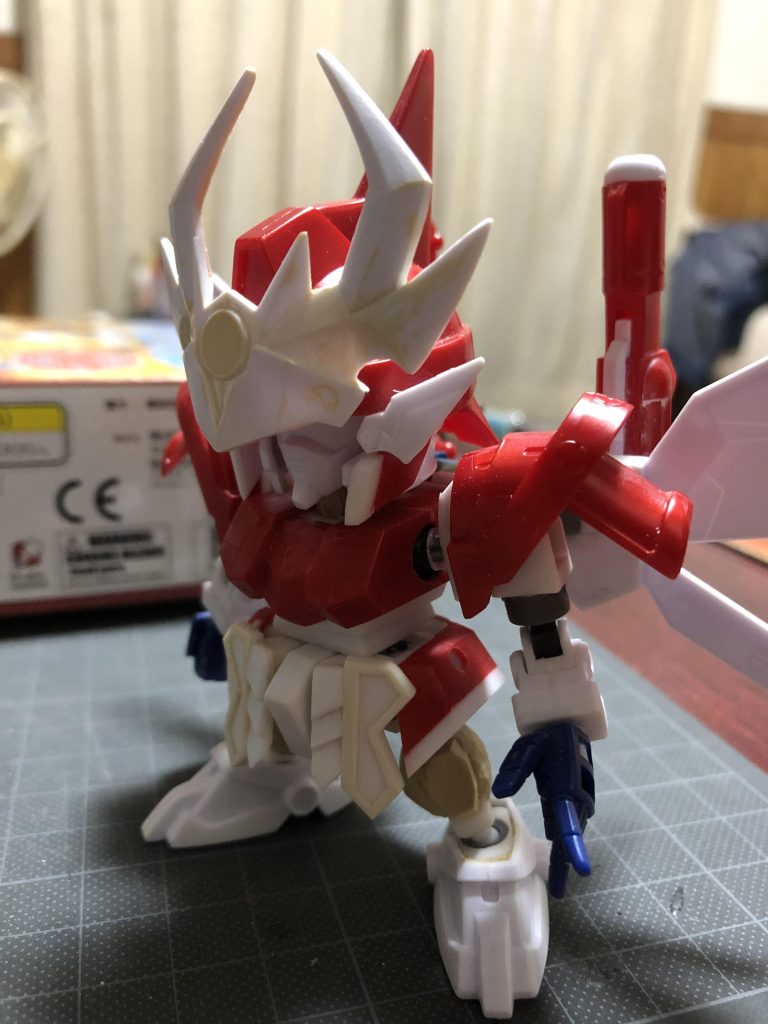 手は、レジェンドB Bのナイトガンダムの物を使用しました。平手の製作に失敗してしまい仕方なく…ね。😅仕方なくですよ！ちなみに、脚は角棒です😁