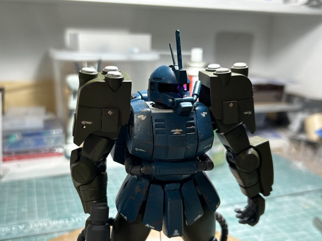 シリコンバリア使って塗装を剥がしてあります。