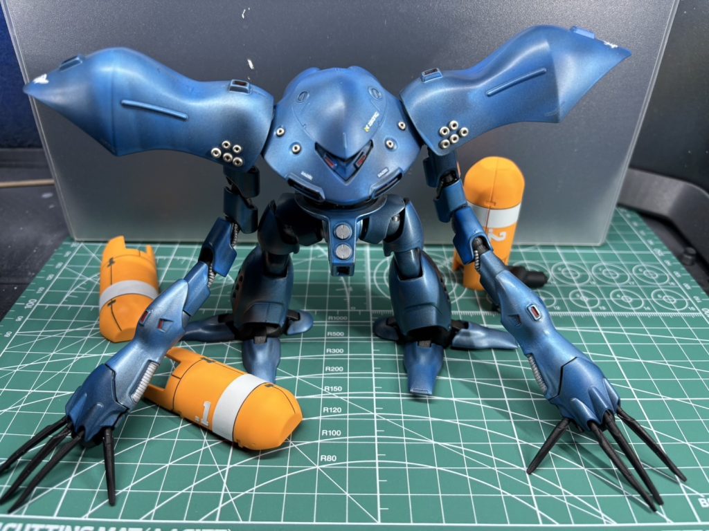 フロントショット わかりにくいですがレッドとシルバーの部分塗装がお気に入りポイント