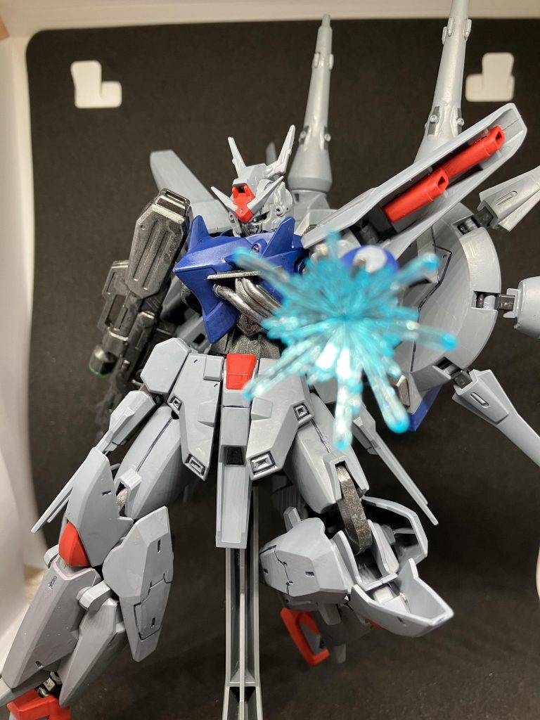 デスティニーのハンドパーツを使ったのでパルマフィオキーナも装備しています