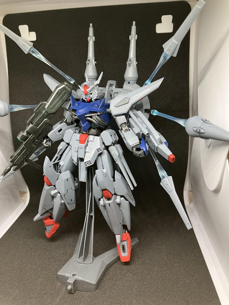 急遽買ってきた撮影ブースではドラグーンの射出ポーズをさせるには狭かったです。